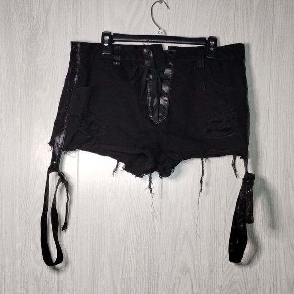 Killstar Contraband Black Women's Shorts - Picture 1 of 7